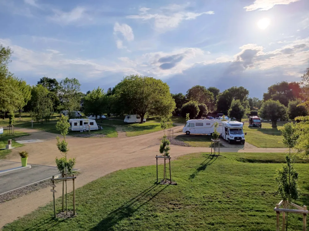 Emplacement - Forfait Confort, Avec Électricité - Camping du Lion d'Angers