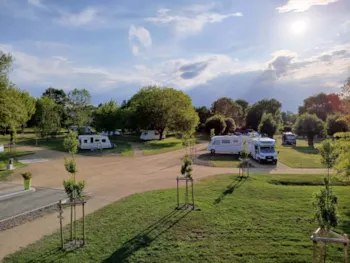 Stellplatz - Komfortpaket, Mit Strom - Camping du Lion d'Angers