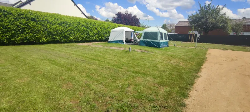 Forfait Camping (1 Emplacement, 2 Personnes, 1 Équipement)