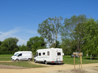 Camping package (pitch, 2 people, 1 vehicle)
