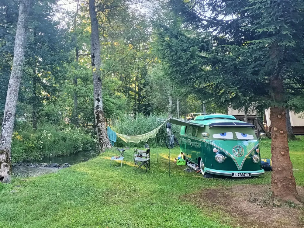 Stellplatz - Stellplatz Am Fluss - Camping Valbonheur