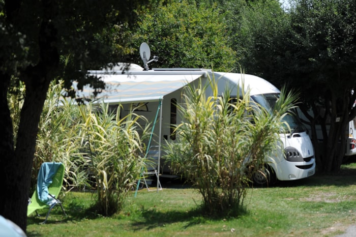 Forfait Emplacement + 1 Voiture + 1 Tente Ou Caravane