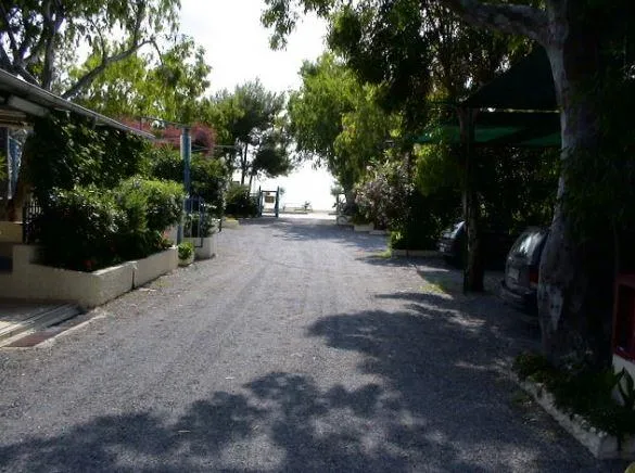 Emplacement : Voiture + Tente/Caravane Ou Camping-Car + Électricité + Eau