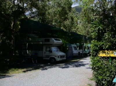 Pitch : car + tent/caravan or camping-car + electricity + water