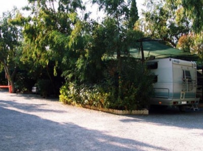 Pitch : car + tent/caravan or camping-car + electricity + water