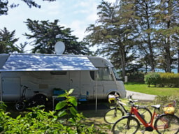 Piazzole - Mobilhome Stopover Price (5Pm-10Amp) 1-2 Pers. With Electricity - Camping Ker Eden