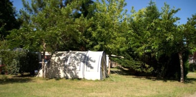 Location: car + tent or caravan (electricity included) — 3