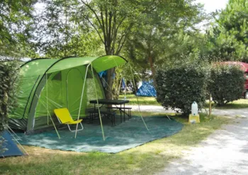 Stellplatz - Stellplatz : Auto + Zelt Oder Wohnwagen Oder Wohnmobil - Camping Des Familles