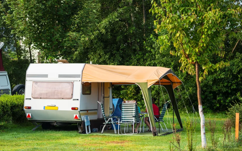 Emplacement - Emplacement : Voiture + Tente Ou Caravane (Électricité Inclus) - Camping Des Familles