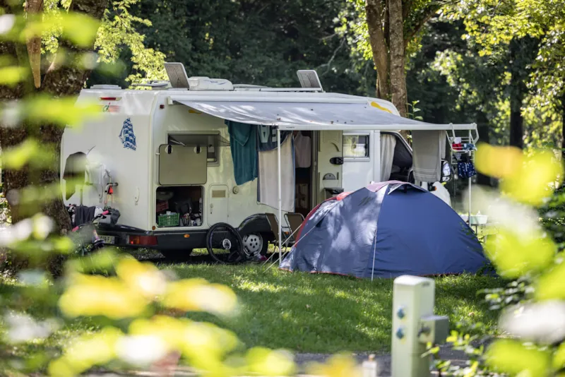 Forfait Confort (1 Tente, Caravane Ou Camping-Car / 1 Voiture / Électricité 10A)