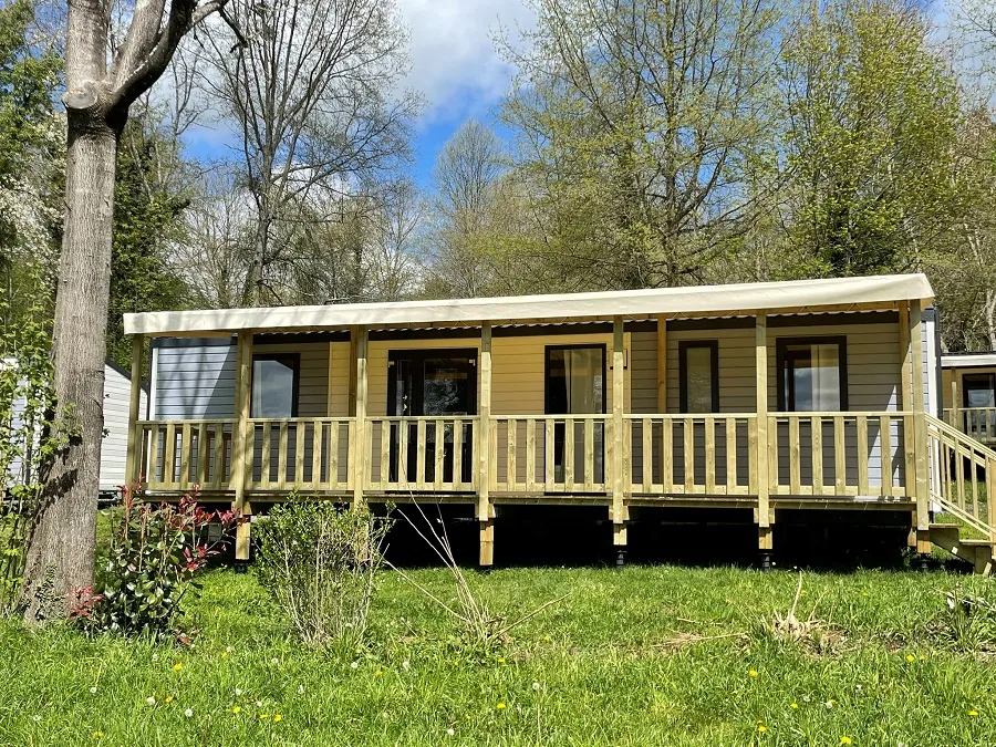 Huuraccommodatie(s) - Stacaravan Premium Rouffiac 40M² (3 Slaapkamers) + 2 Badkamers + Terras - Flower Camping de Rouffiac