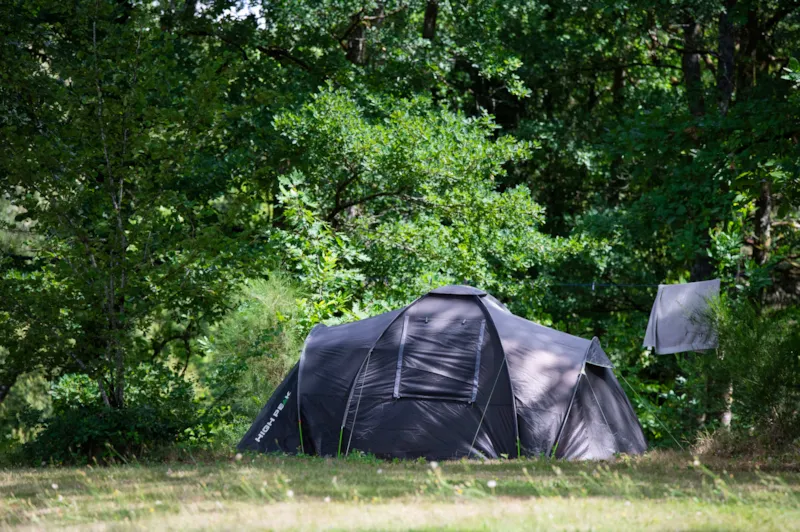 Forfait Confort (1 Tente, Caravane Ou Camping-Car / 1 Voiture / Électricité 10A)
