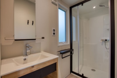 Premium Mobile Home 33m² Bali - 2 bedrooms + Covered terrace + Dishwasher + TV + Air conditioning