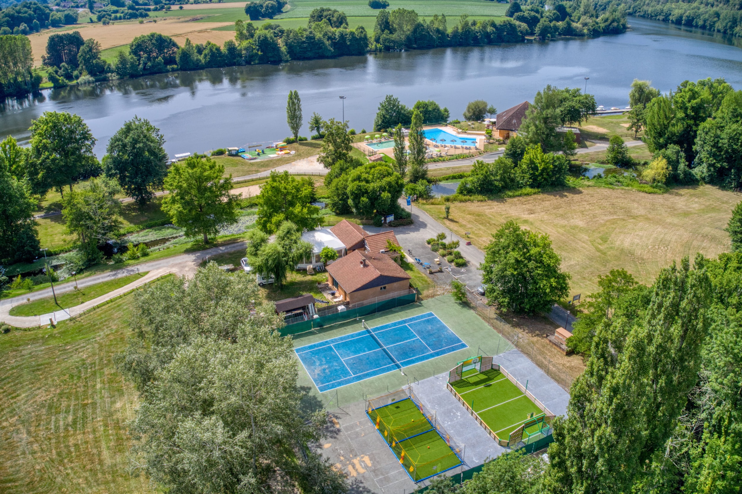 Flower Camping LES BERGES DE LA DORDOGNE — Photo 1