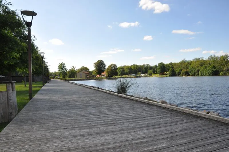 Camping du Grand Etang de Saint-Estèphe
