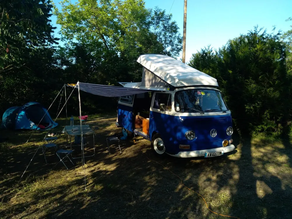Parcela de camping para tienda con coche, caravana y autocaravana (Sin electricidad)