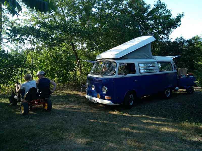 Forfait Camping (Emplacement, 2 Personnes, 1 Véhicule) 2/6 Pers