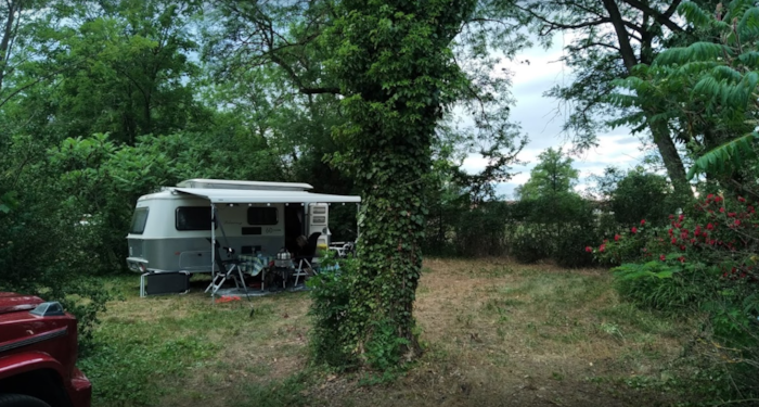 Forfait Camping (Emplacement, 2 Personnes, 1 Véhicule) 2/6 Pers