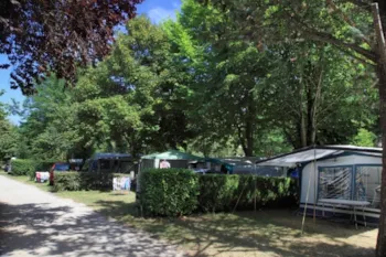Stellplatz - Stellplatz "Séjour Vert" - 'Gemeinsame Sanitäranlagen' - Camping Paradis Marmotel