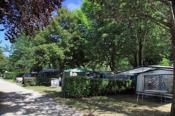 Pitch - Pitch Séjour Vert ' Collective Facilities ' - Camping Paradis Marmotel