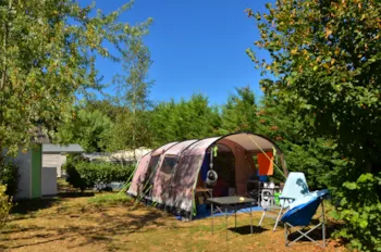 Stellplatz - Stellplatz "Séjour Robinson" - 'Private Individuelle Sanitäranlagen' - Camping Paradis Marmotel