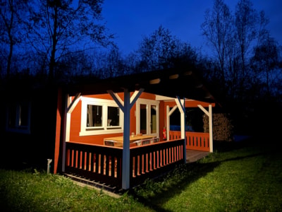 Wooden cabin the Great Tit