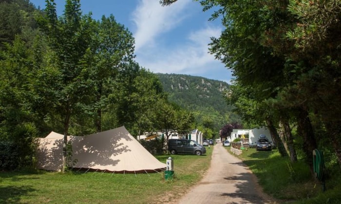 Emplacement Forfait Nature (Tente, Caravane, Camping-Car) + Véhicule