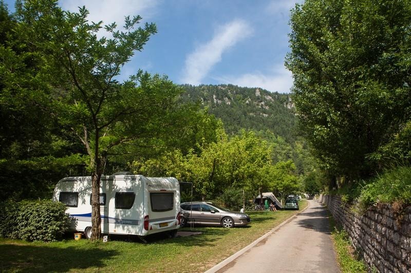 Stellplatz Komfort : Auto + Zelt/Wohnwagen oder Wohnmobil + Strom