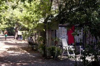 Emplacement - Forfait : Emplacement + 1 Voiture + Caravane + Électricité - Camping Campo dei Fiori