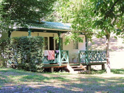 Chalet Alizé Confort+ 32m² (3 bedrooms) + sheltered terrace + Dishwasher + 2 Deckchairs