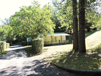 Chalet Alizé Confort+ 32m² (3 bedrooms) + sheltered terrace + Dishwasher + 2 Deckchairs