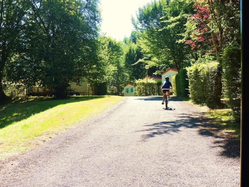 Forfait Emplacement Nu Tente Avec Électricité (1 Tente / 1 Voiture)