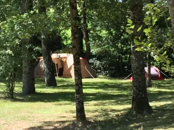 Pitch - Pitch Without Electricity (1 Tent, Caravan Or Motorhome / 1 Car) - Camping Domaine La Plage du Garoustel