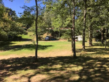 Pitch - Pitch With Electricity (1 Tent, Caravan Or Motorhome / 1 Car) - Camping Domaine La Plage du Garoustel