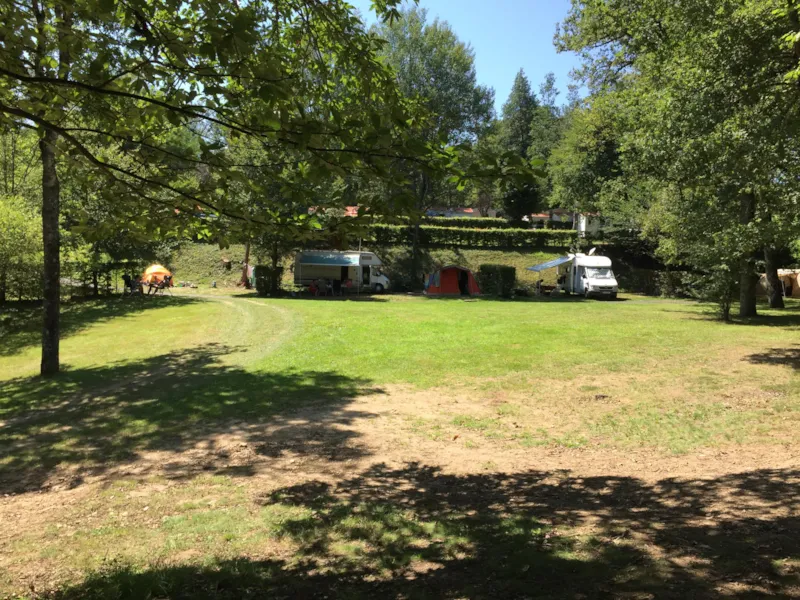 Forfait Emplacement Nu Avec Électricité (1 Tente, Caravane Ou Camping-Car / 1 Voiture)