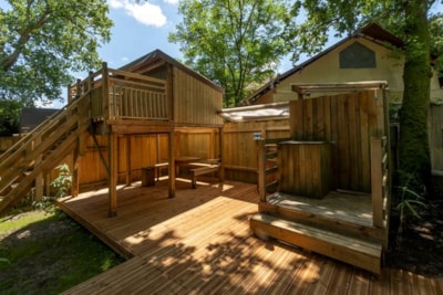 PILOTIS single with terrace + shower - Lisette