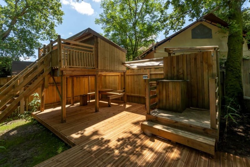 PILOTIS simple avec terrasse + douche - Lisette