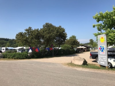 Pitch tent/caravan/camping-car