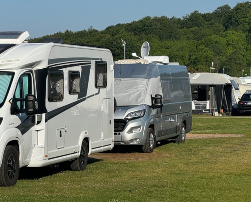 Camperplaatsen binnen giek