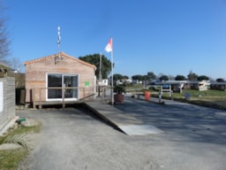 Camping La Résidence du Lac - image n°1 - Roulottes