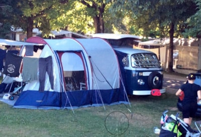 Pitch: 1 car + tent , caravan or camping-car + electricity + Hot water — 2