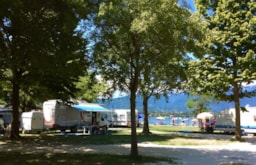 Piazzole - Piazzola A Lago: 1 Auto + Tenda, Roulotte O Camper + Elettricità + Acqua Calda - Camping Il Faro