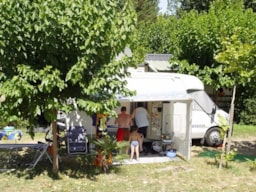Kampeerplaats(en) - Emplacement Grand Confort - Camping  L'Oasis Palavasienne