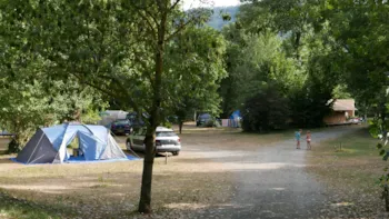 Kampeerplaats(en) - Standplaats : Tent + Elektriciteit (Geen Toegang Voor Auto's) - Village Huttopia Sud-Ardèche