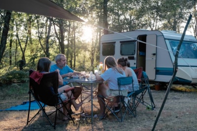 Pitch : tent + electricity  (no car access)