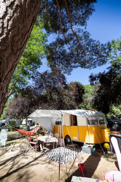 Pitch : tent + electricity  (no car access)