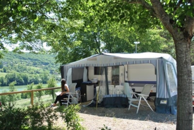 Comfort Package (1 tent, caravan or motorhome / 1 car / electricity )