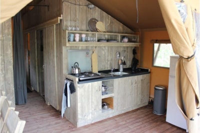 27m² glamping tent (2 bedrooms) + 15m² covered terrace