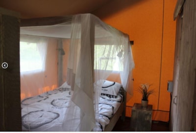 35m² glamping tent (2 bedrooms) + 15m² covered terrace