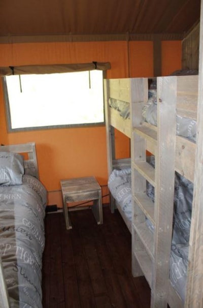27m² glamping tent (2 bedrooms) + 15m² covered terrace